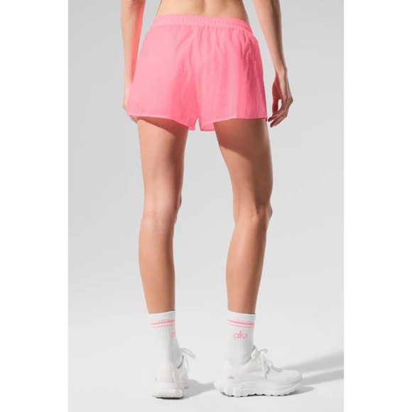 NWT Alo Yoga Game Time Short in Neon Bubblegum Pink Small - Picture 2 of 6